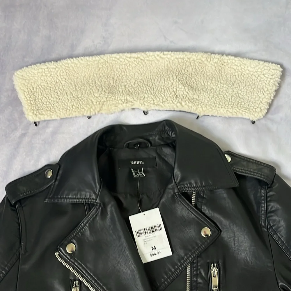 FOREVER 21 Woman’s outerwear leather jacket with removable faux fur collar - Picture 4 of 5